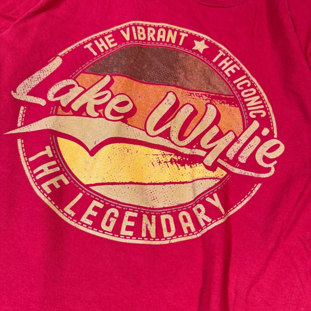 Lake Wylie The Legendary The Iconic The Vibrant Red Graphic Tee Mens Medium